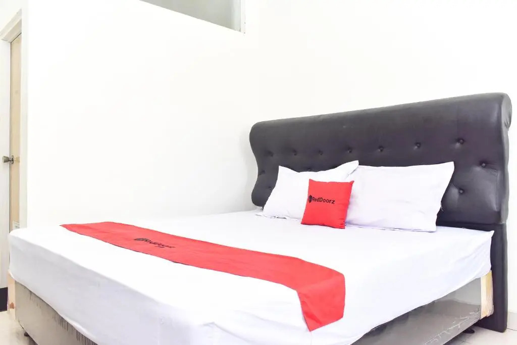 RedDoorz near Alun Alun Wonosobo