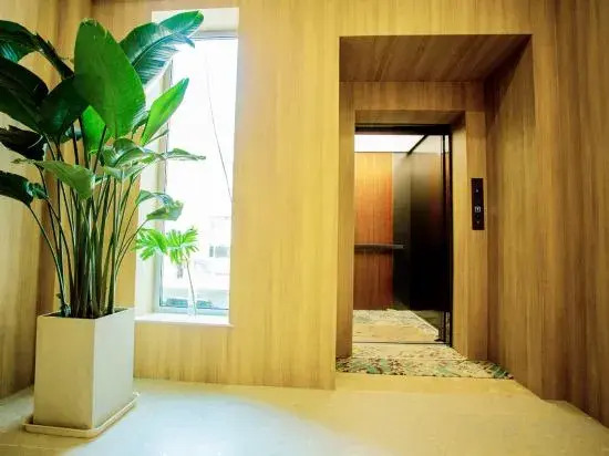 Yuerong Hotel (Liaoyang Liaohua Tesco)