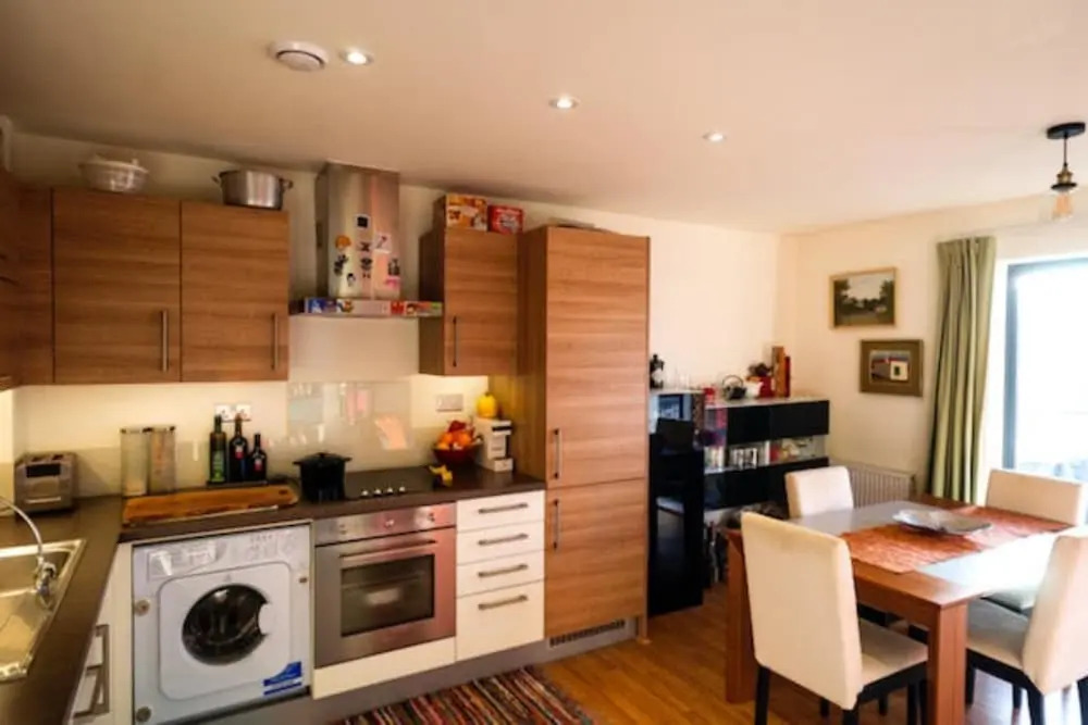 Homely 2 Bedroom Apartment in Bow