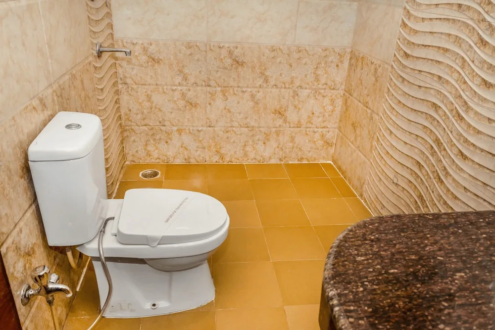 FabHotel Tekarees Inn Hazratganj