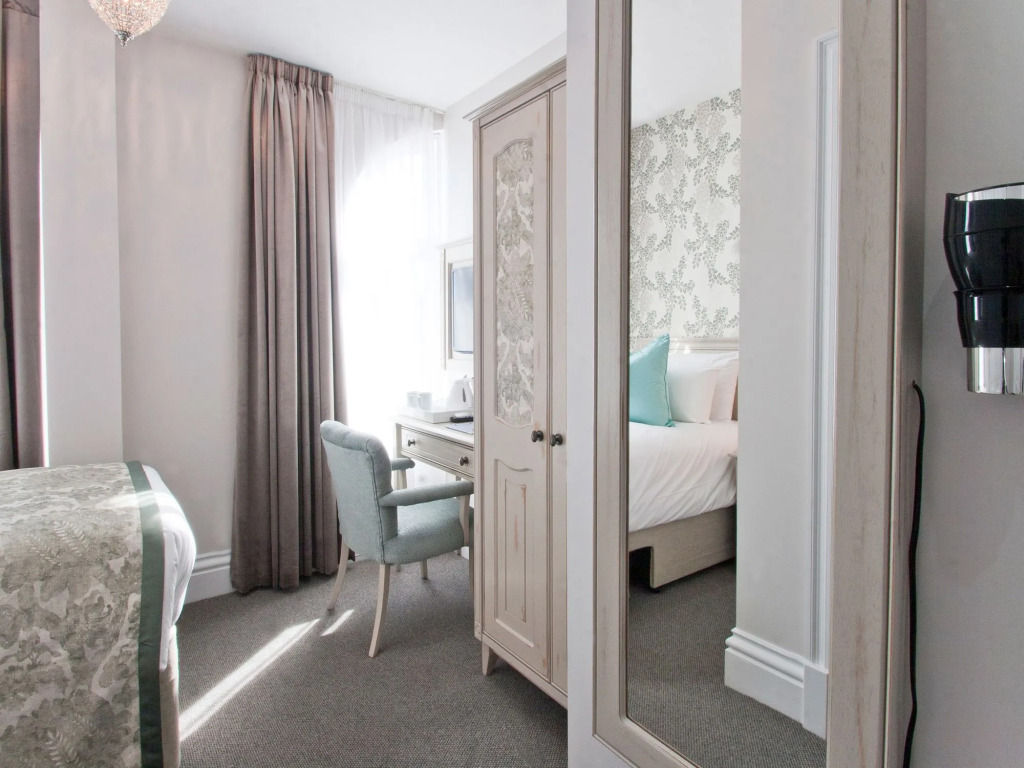 W12 Rooms