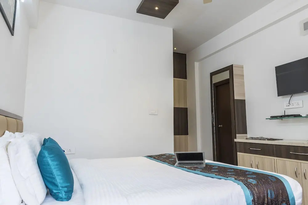 OYO 4428 Central Platinum Suites