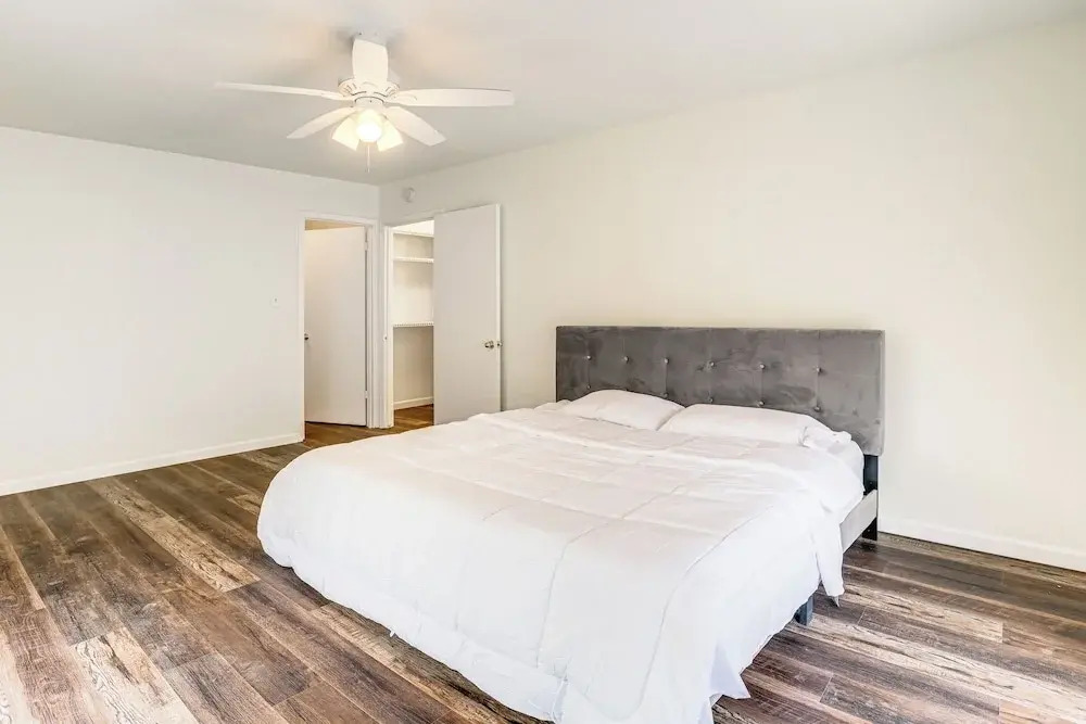 1 Mi to The Galleria: Houston Townhome w/ Patio!