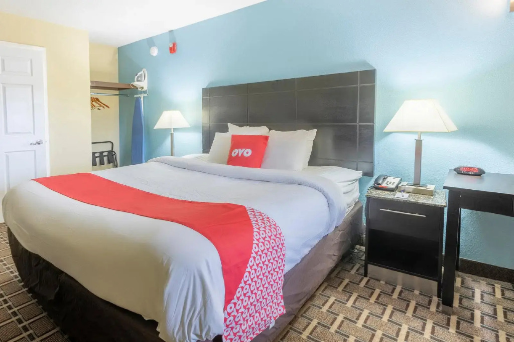 OYO Hotel Knoxville TN Cedar Bluff I-40