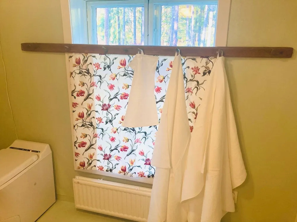 5 bed country home only 2 hrs north of Stockholm