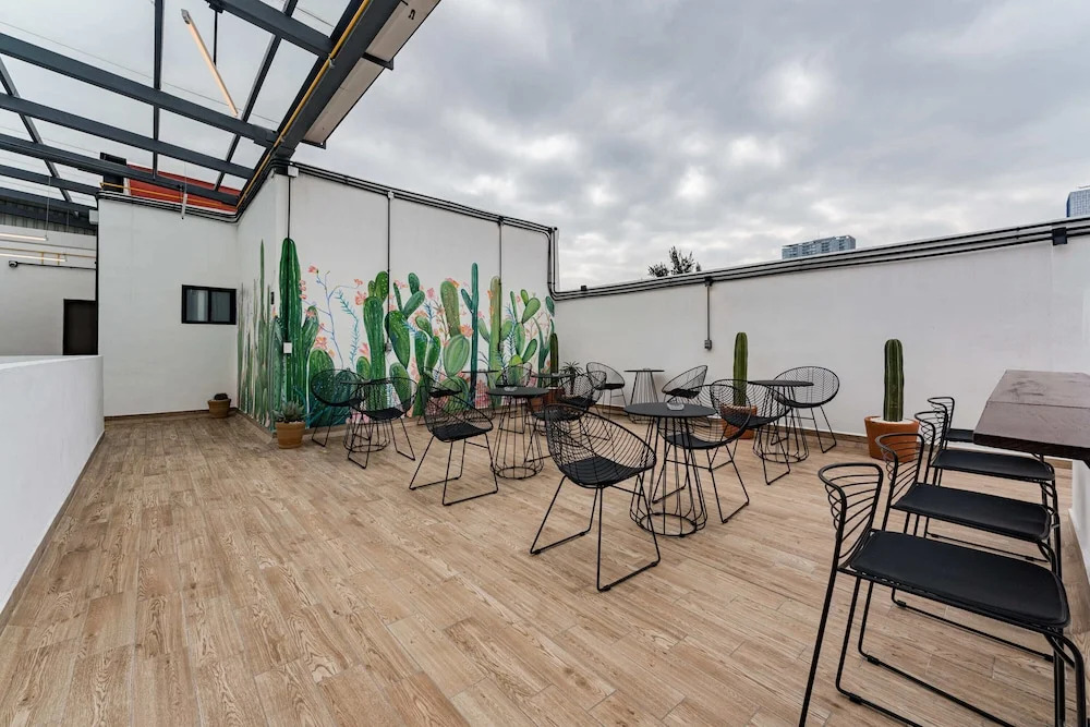 Mariano Escobedo Apartments by VH