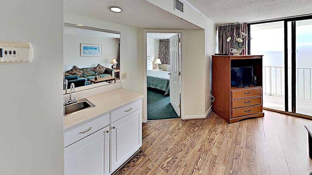 Sands Beach Club 1022