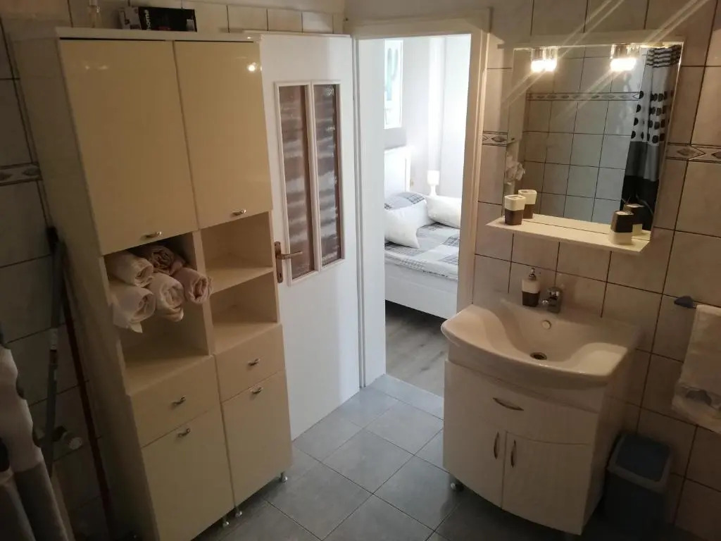Riviera Rooms and Apartments