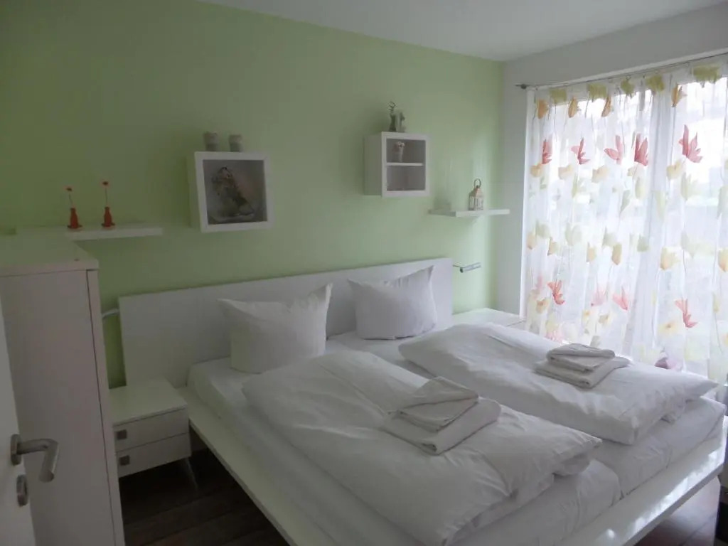 strandnahe FeWo mit 2 Schlafzimmern und Terrasse, Villa am Kurpark, Binz