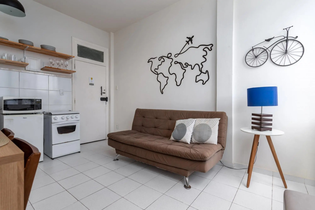 2 pax two blocks from the beach | VP604 Z1