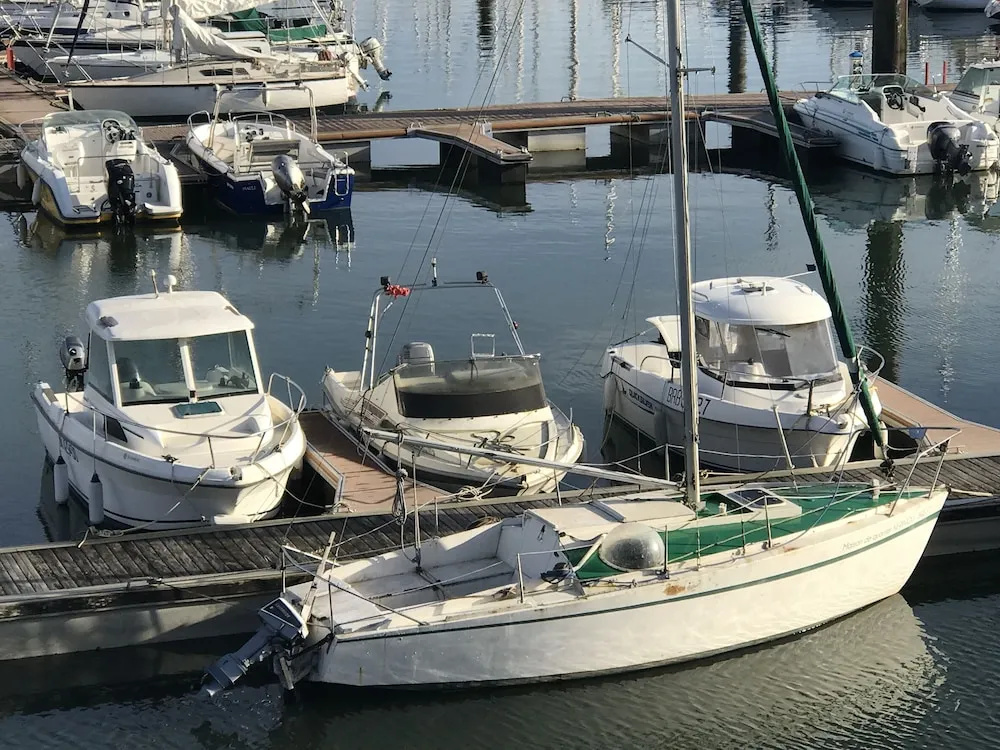 CouettHôtel Brest Port de plaisance, Les pieds dans leau