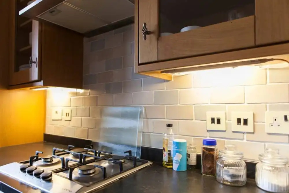 2 Bedroom Flat With Free Parking Nearby Accommodates 6
