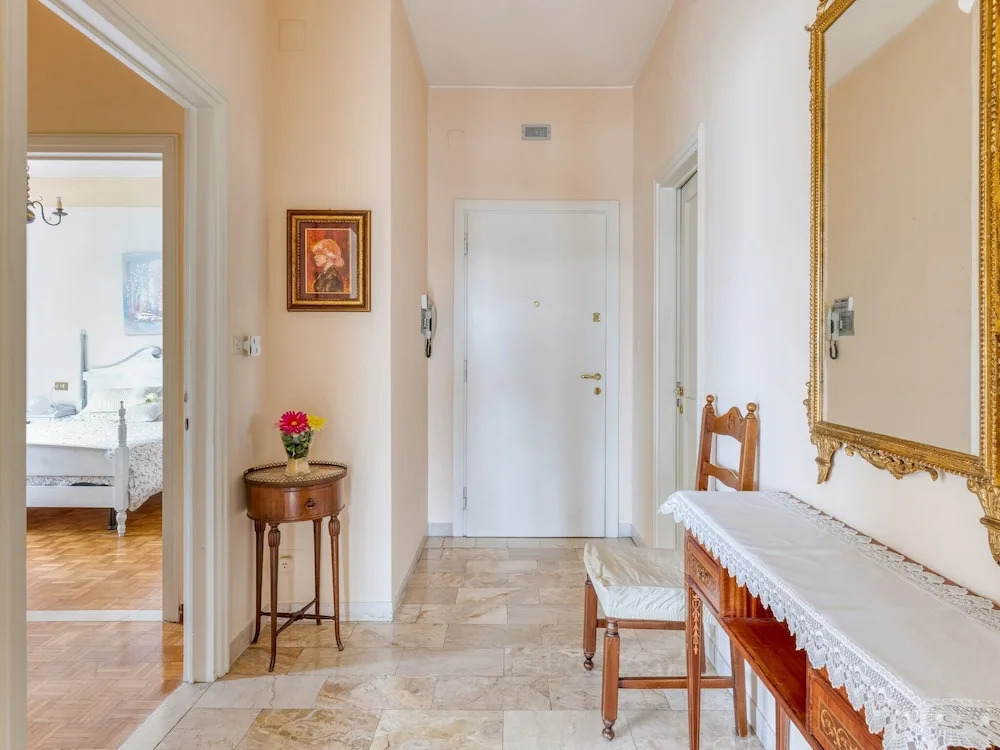 Snug Holiday Home in Salò With Balcony