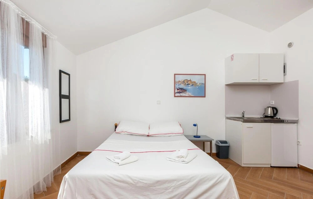 Lovely Home In Sikici With Wifi