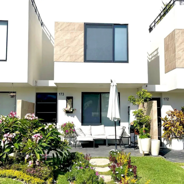 Casa Bugambilias