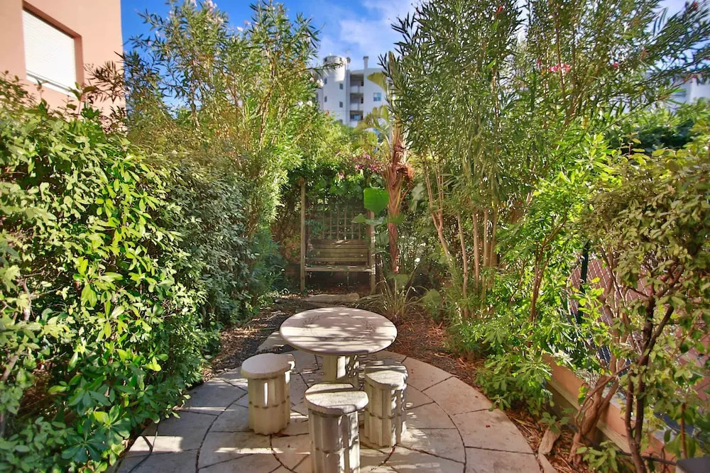 Albany Garden