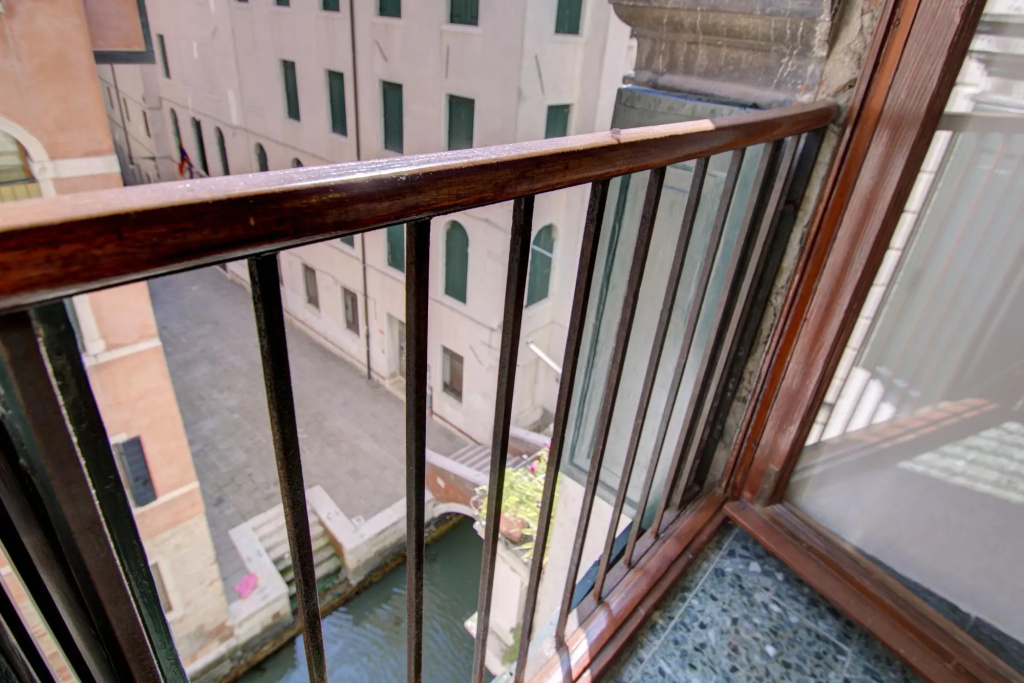 CANAL VIEWS SAN MARCO 240sqm 8pax 4Dbeds aircnd