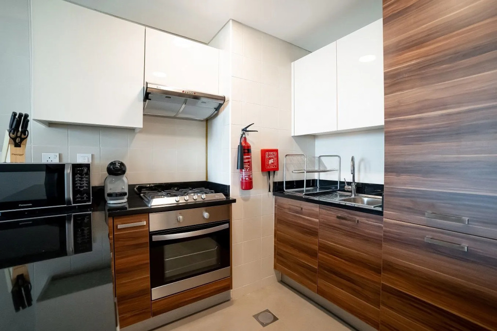 Amazing 1BR apartment with waterfront views!