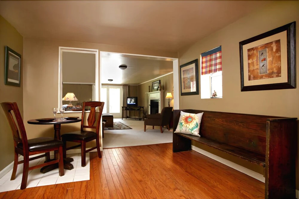 Brook Trout Chalet, 2 Bedrooms, Sleeps 9, On the Water
