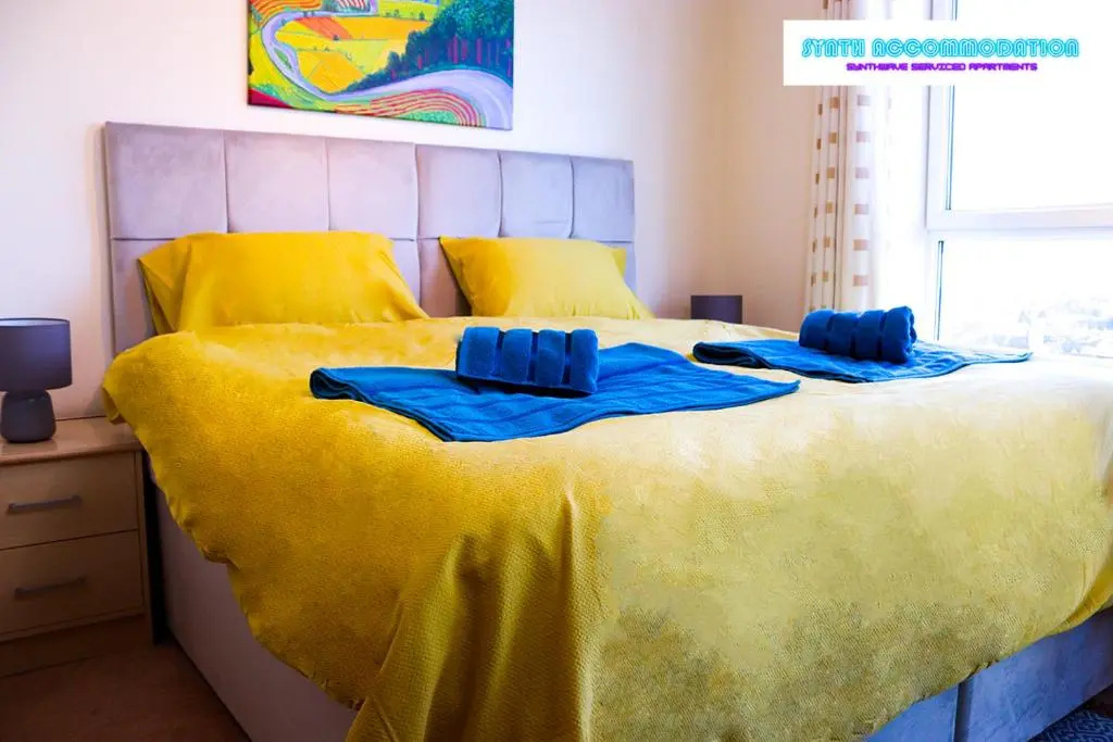 80s RETRO 1 Bedroom Serviced Apartment Canary Wharf Perfect for Corporate Business Families & Leisure Guests