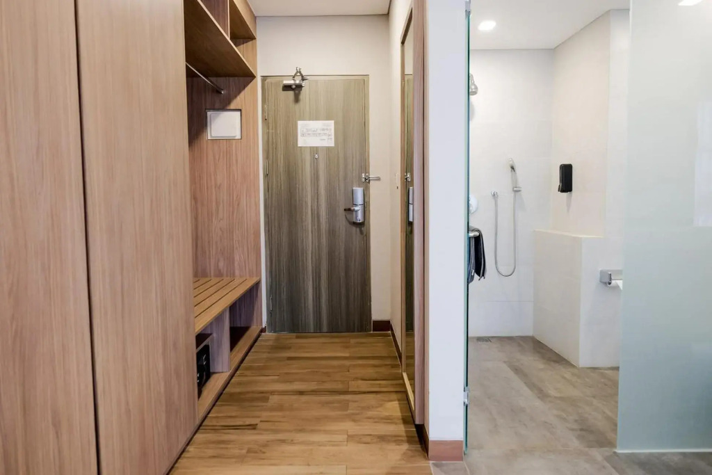 RedDoorz Premium near CBD Puri Indah