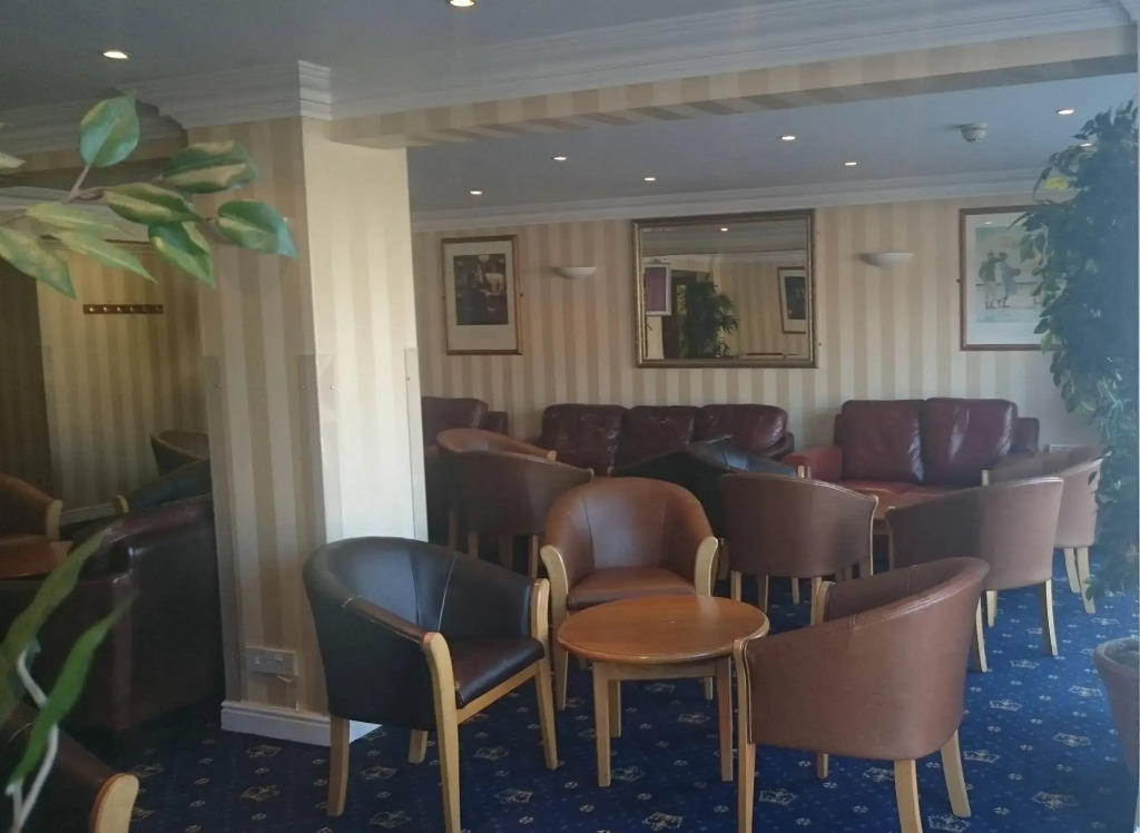 The Queens Hotel & Victoria Cloisters Apartments