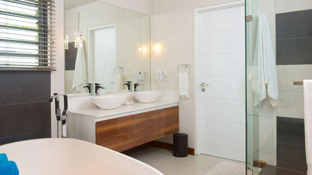 Leora Beach Apartments