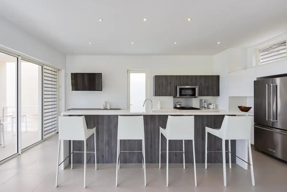 Modern Ocean View Villa, Huge Lap Pool, AC, Free Wifi, Sat TV, Beach Access