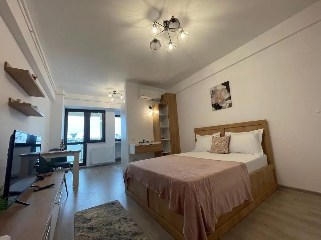 DEKO Apartments & Studios Near Palas Mall - Parking Option