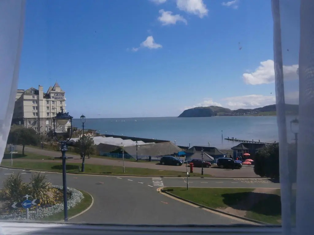 Min y Don Llandudno