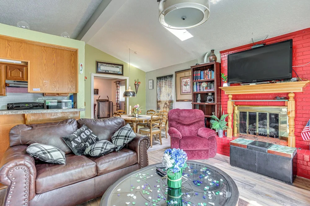 Family-friendly OKC Area Getaway: Dogs Welcome!