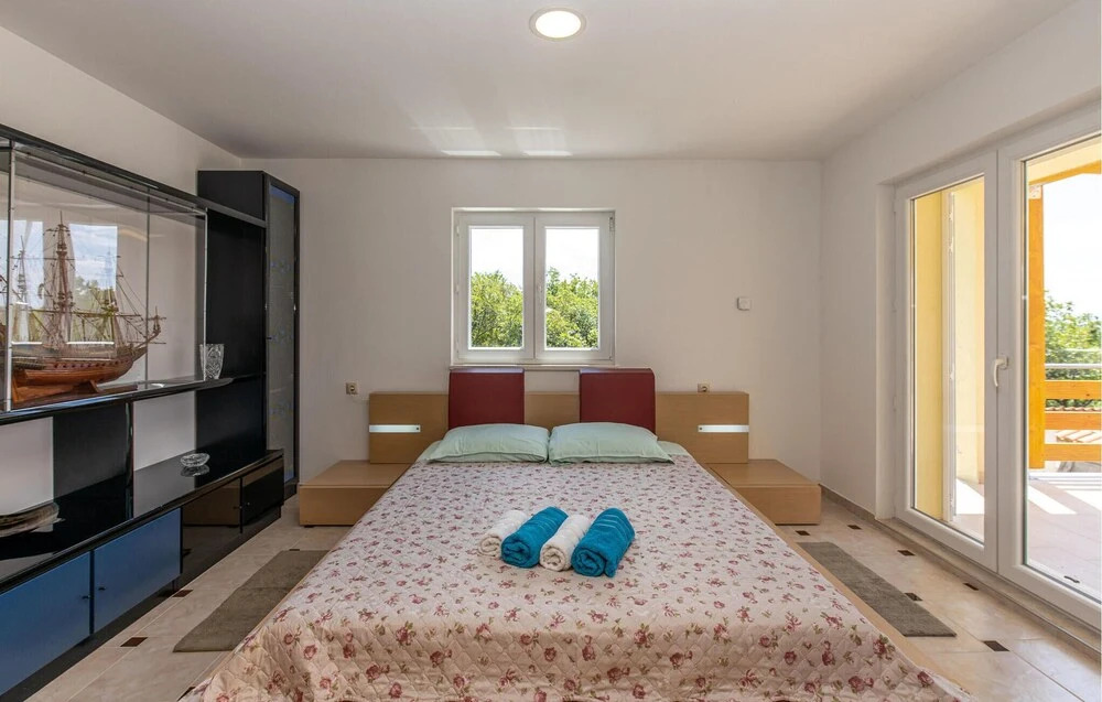 Pet Friendly Home In Smrika