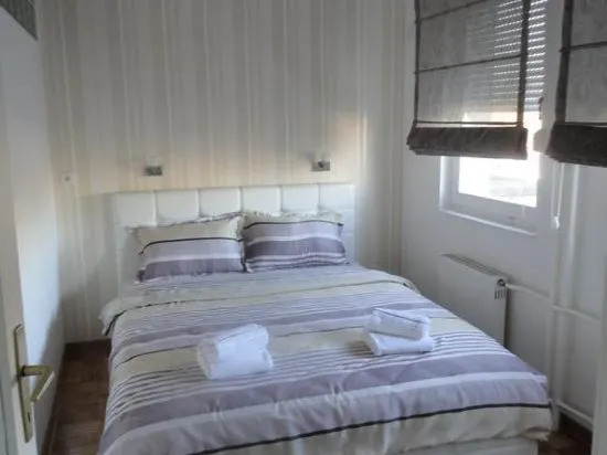 Apartment Arena White