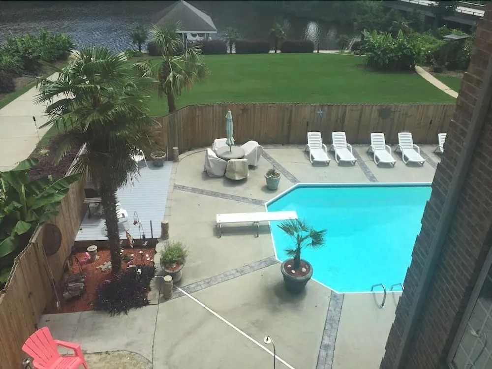 The Lakeside Resort