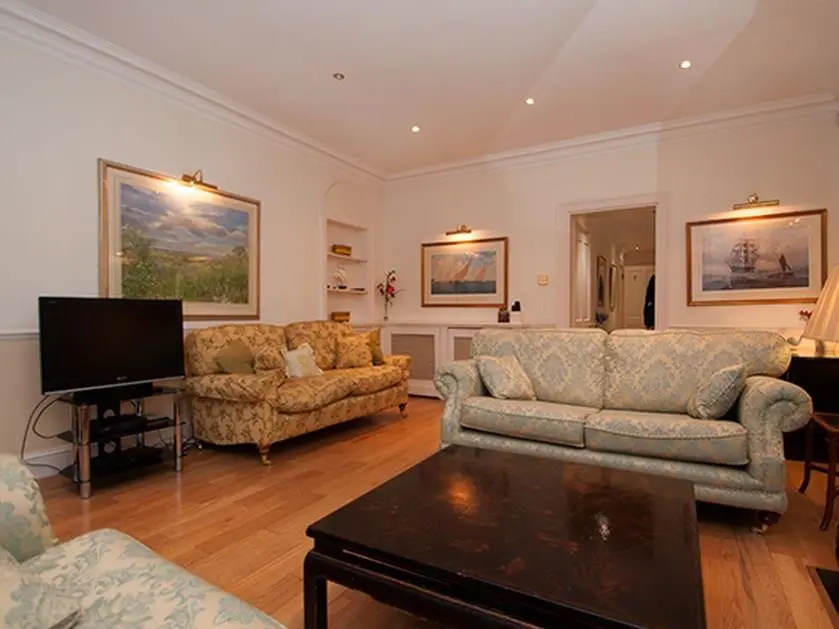 Veeve  Egerton Gardens 3 Bedroom 3 Bathroom In Elegant Knightsbridge