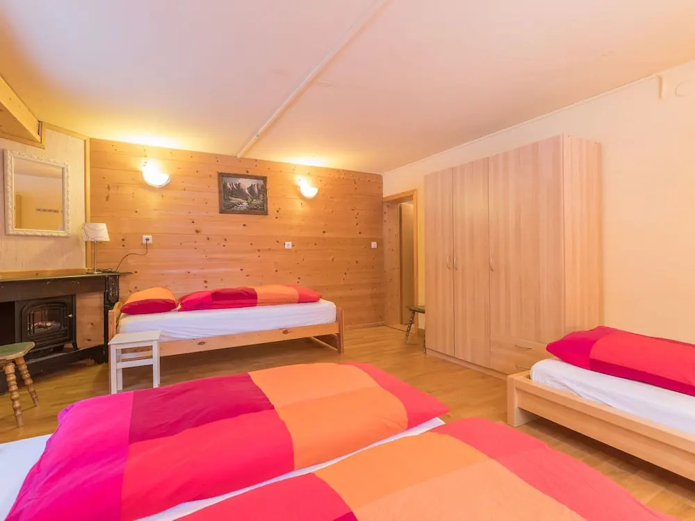 Spacious Chalet With Terrace, Fireplace, Ski Storage, Garden