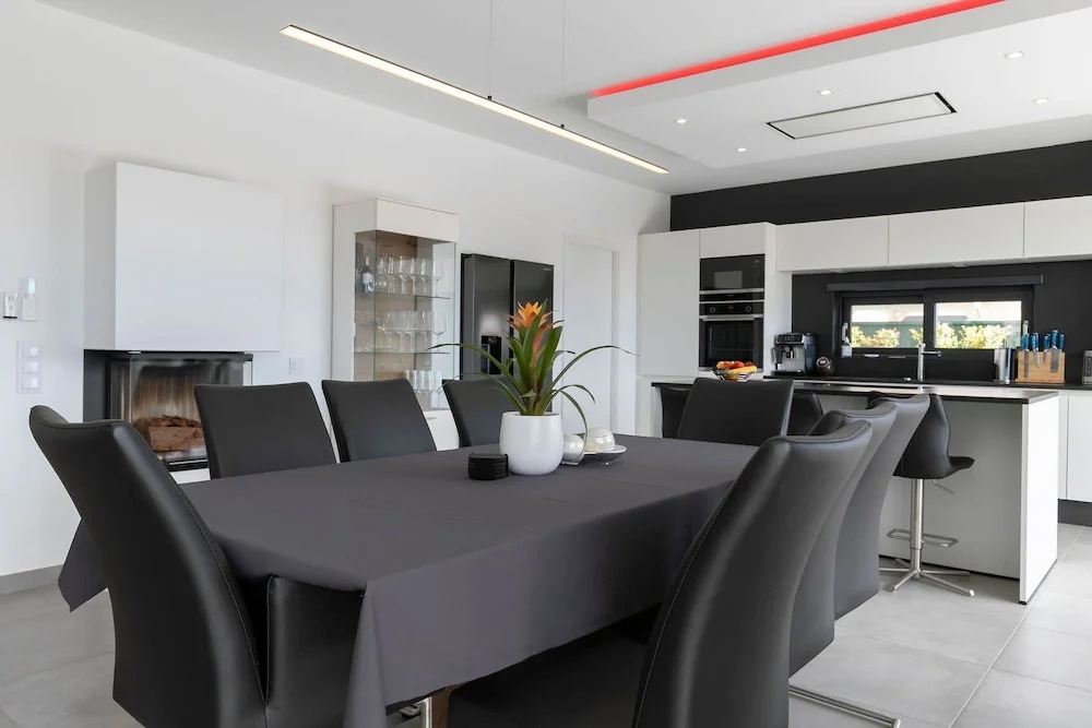 Manatee Modern Luxurious Villa