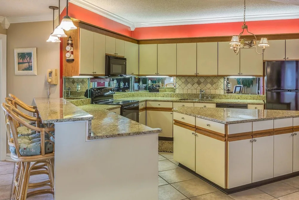 Romar House Unit 704A