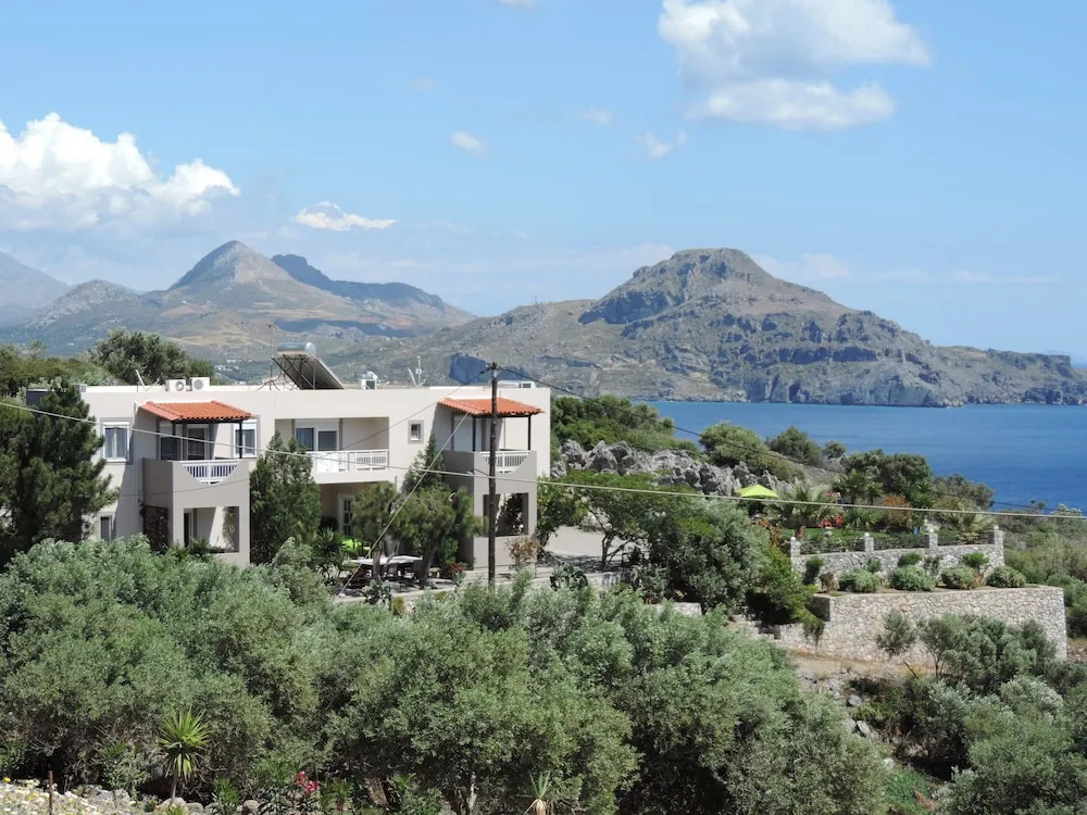 Nostalgias Ground Floor Apartment Just up From Souda Beach,4 People,nice View