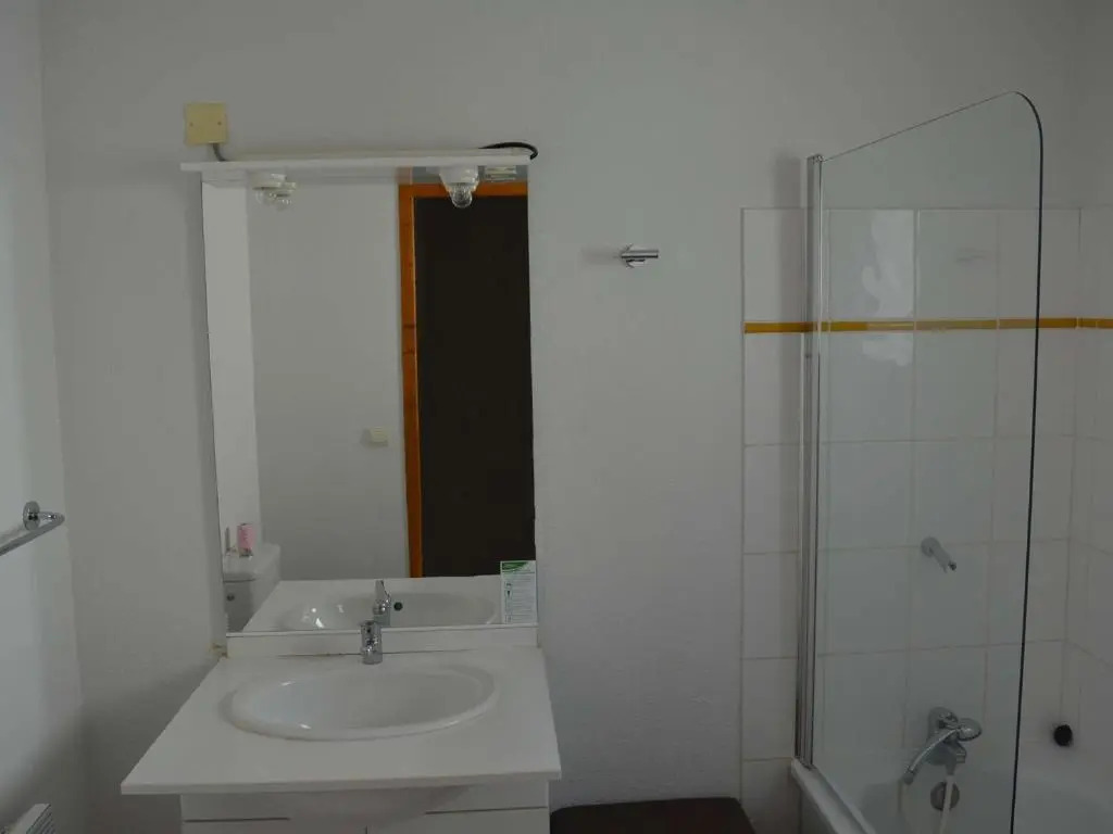 Appartement Salavas, 4 pièces, 8 personnes - FR-1-382-165