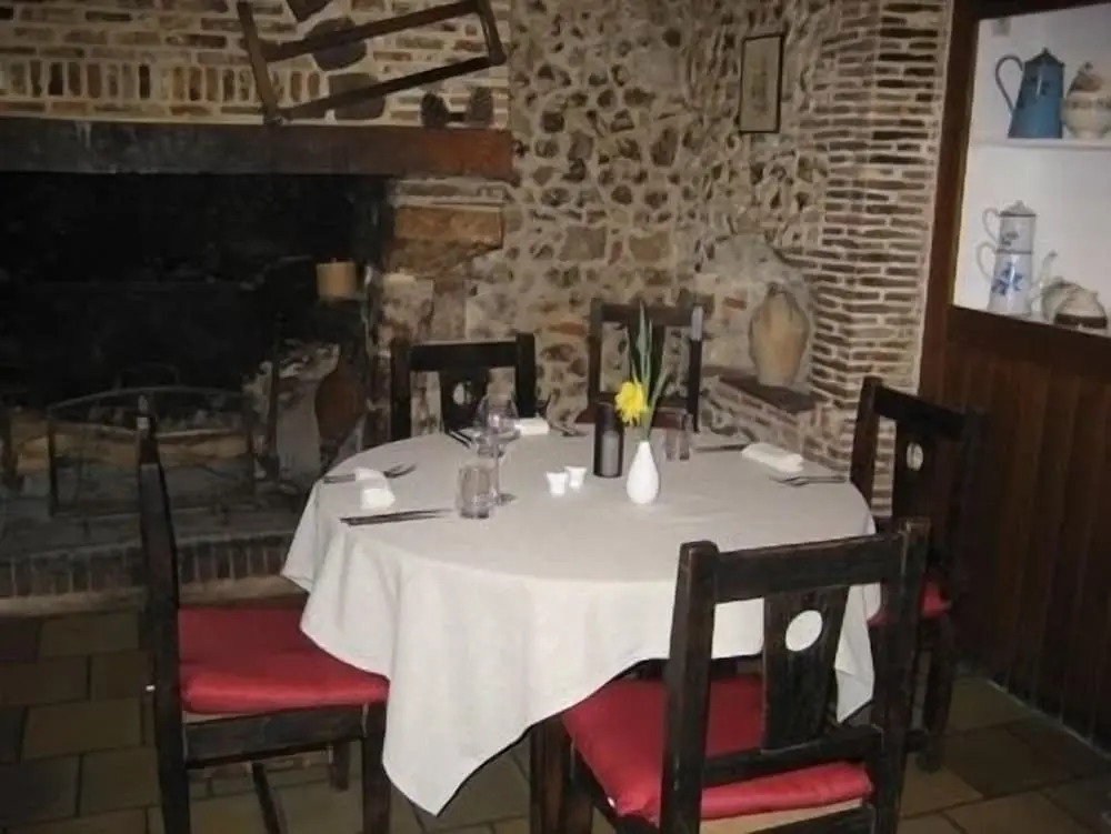 Logis Hotel Restaurant Le Cheval Blanc
