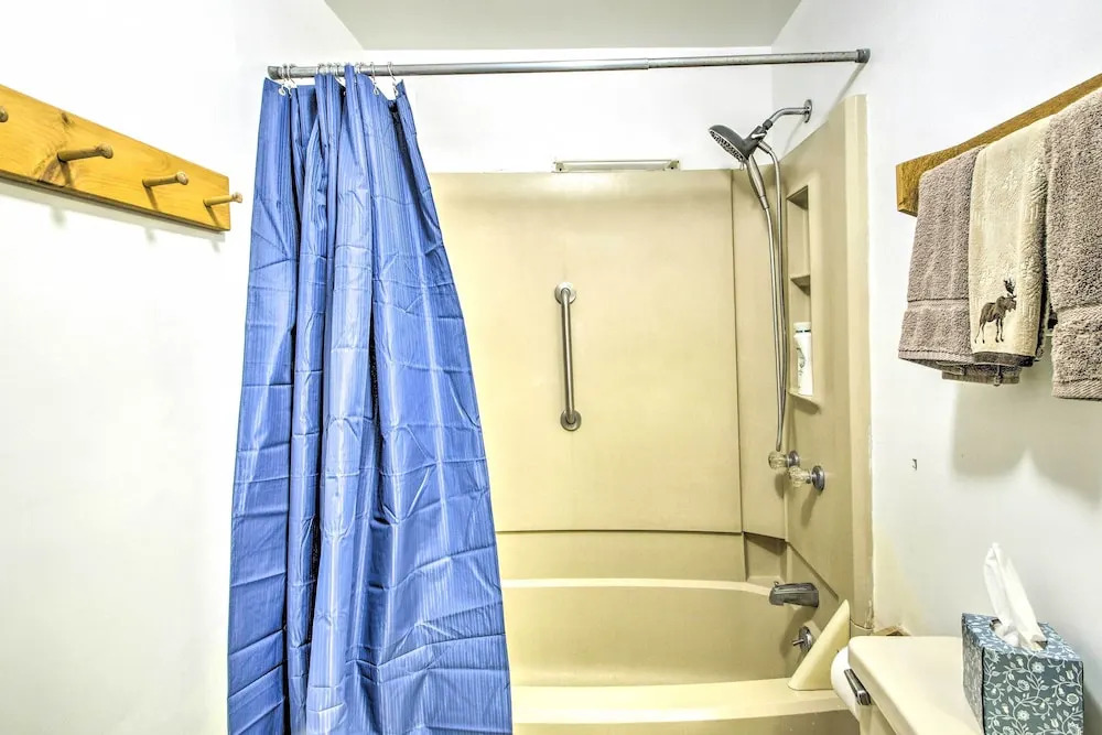 Cozy North Conway Home: Walk to Slopes & Dtwn
