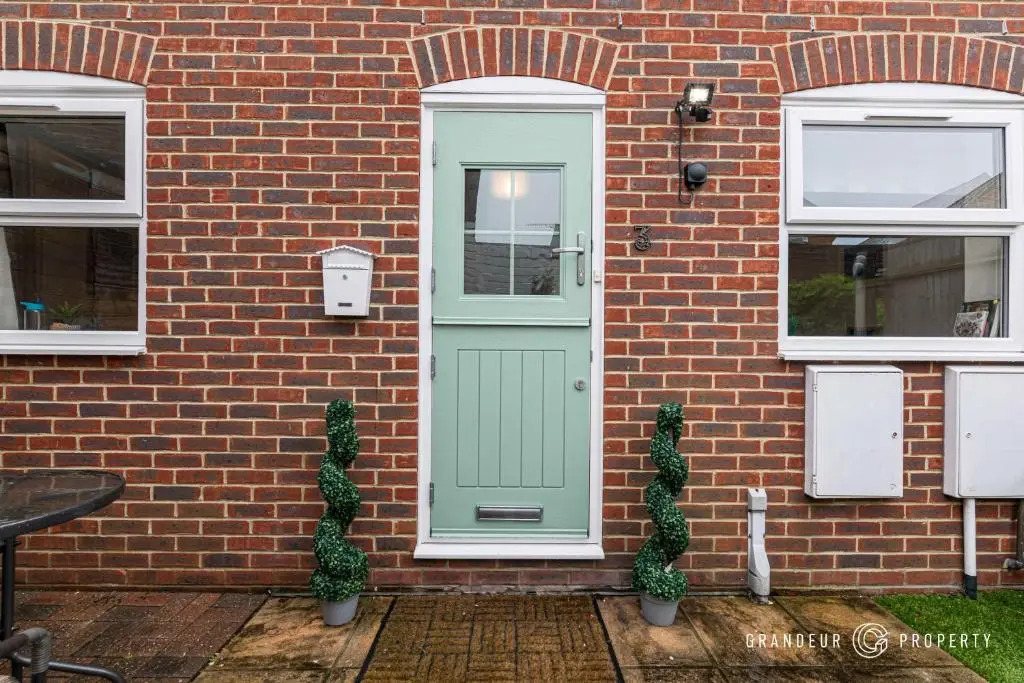Stunning & Classy 2bed House, Poole, Parking