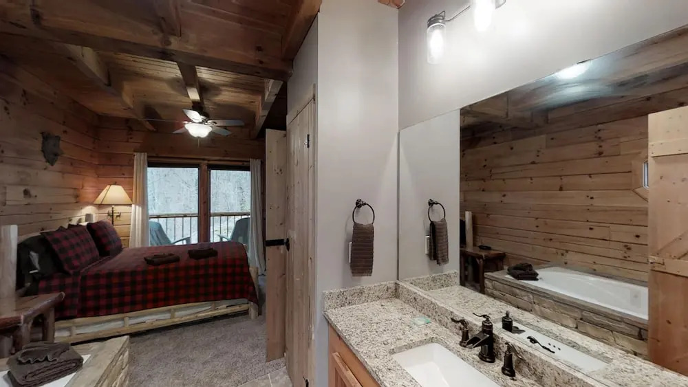 The  Lazy Bear - 2 Br Cabin