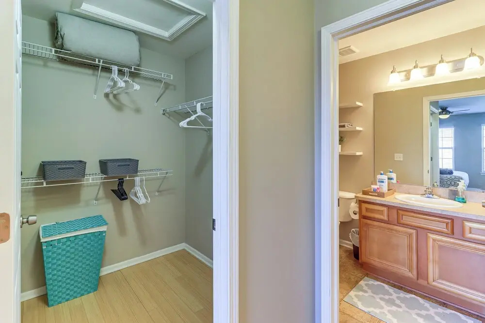 25 Mi to Detroit: Townhome w/ Smart TV!
