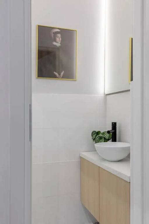 Luxury Piata Romana 2BR Urban Sanctuary by HOLT