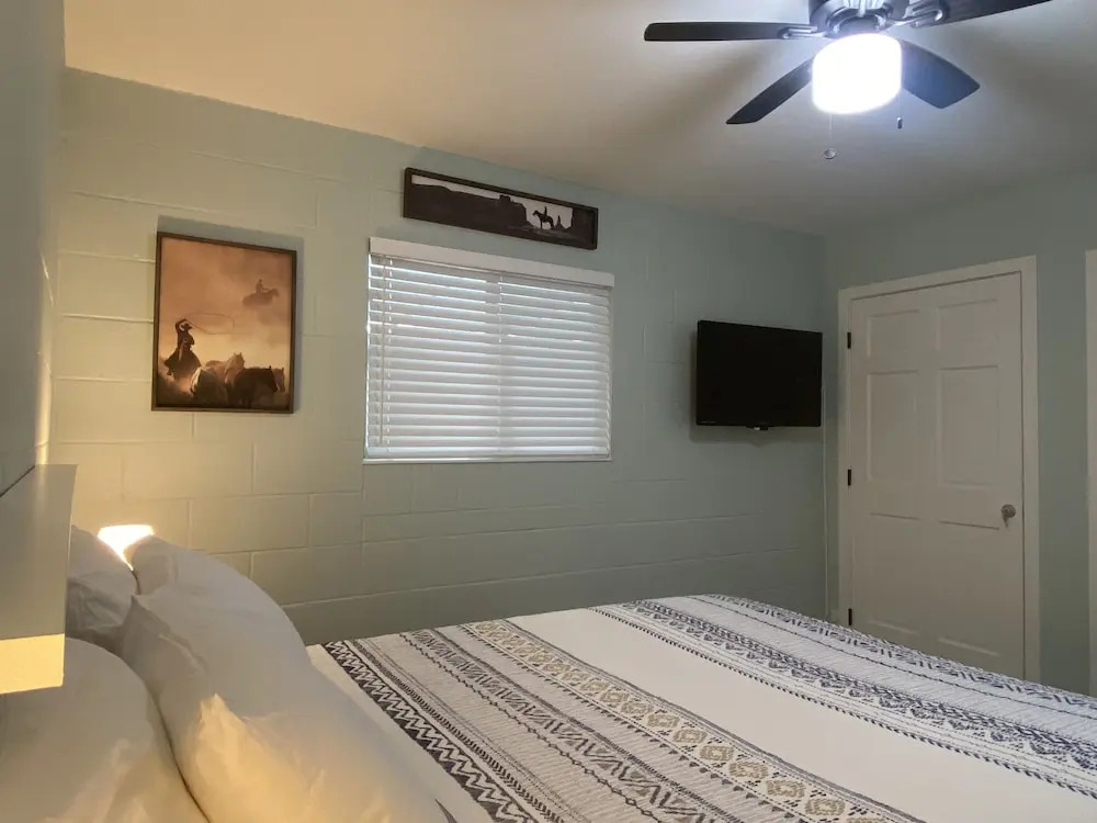Holiday Motel and RV Park