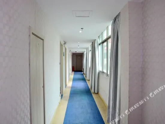 Xinyuelai Hotel (Shiyan Liulin Road Wuyan Pedestrian Street)