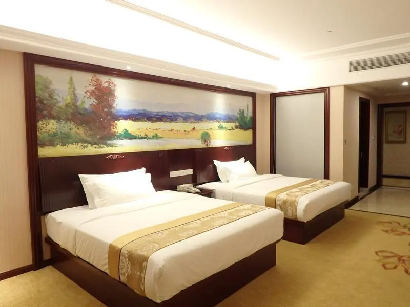 Vienna International Zhoupu Wanda Plaza