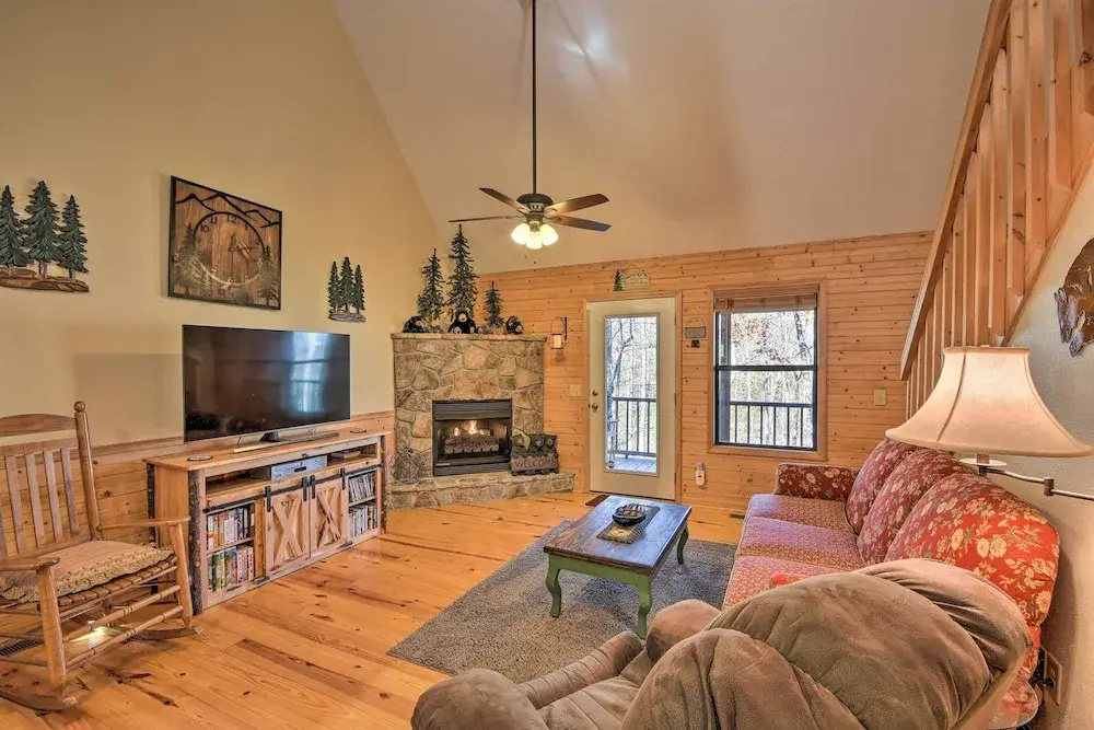 Family-friendly Cabin ~ 1 Mile to Hike & Swim!